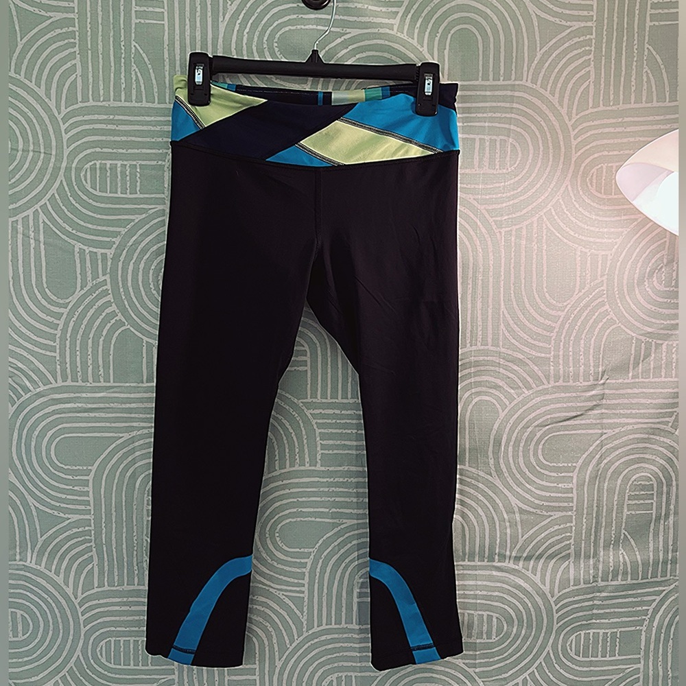 Lululemon Women’s Size 6 Capri Leggings Black Teal Colorblock Back Zip Pocket
